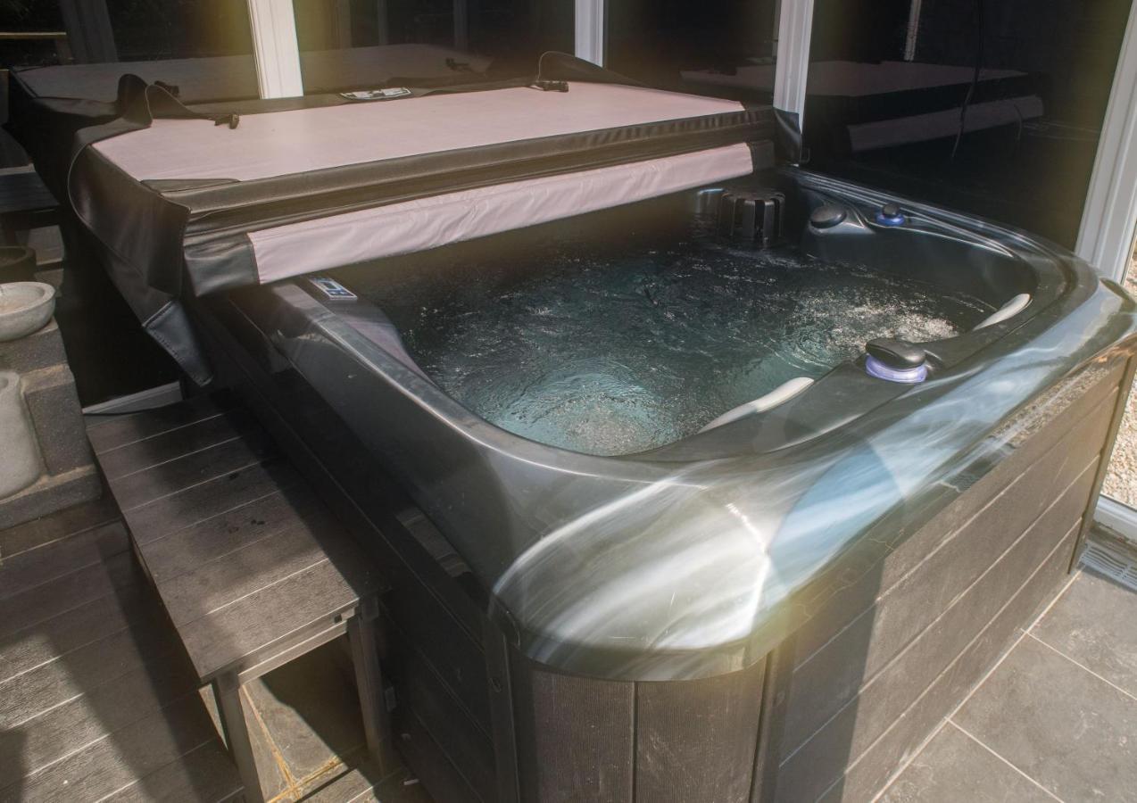 Luxury Super Central Cottage With A Hot Tub/ Gym Portree Buitenkant foto