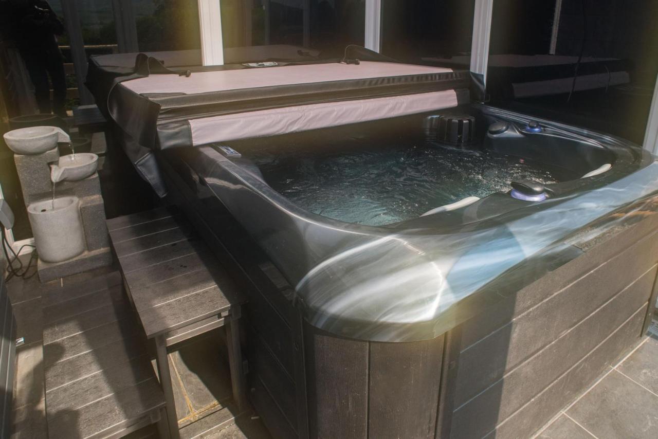 Luxury Super Central Cottage With A Hot Tub/ Gym Portree Buitenkant foto